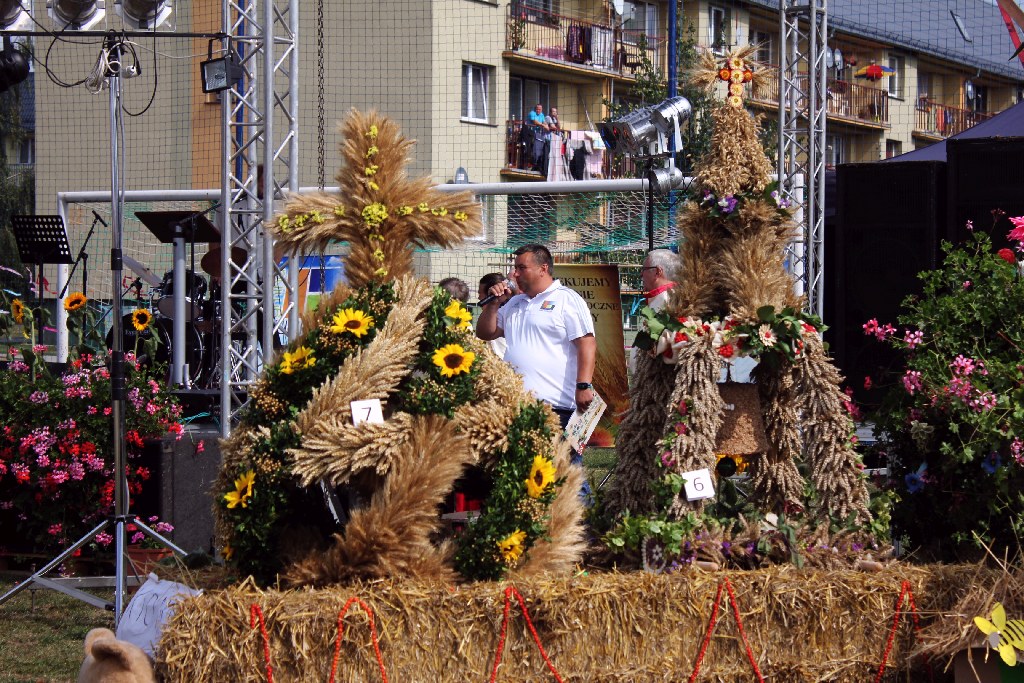 Mieszkańcy gminy Kunice bawią się na dożynkach gminnych