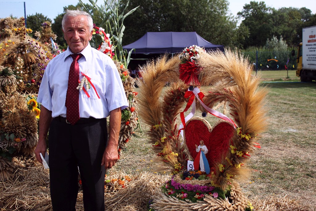 Mieszkańcy gminy Kunice bawią się na dożynkach gminnych