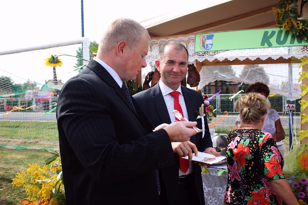 Mieszkańcy gminy Kunice bawią się na dożynkach gminnych