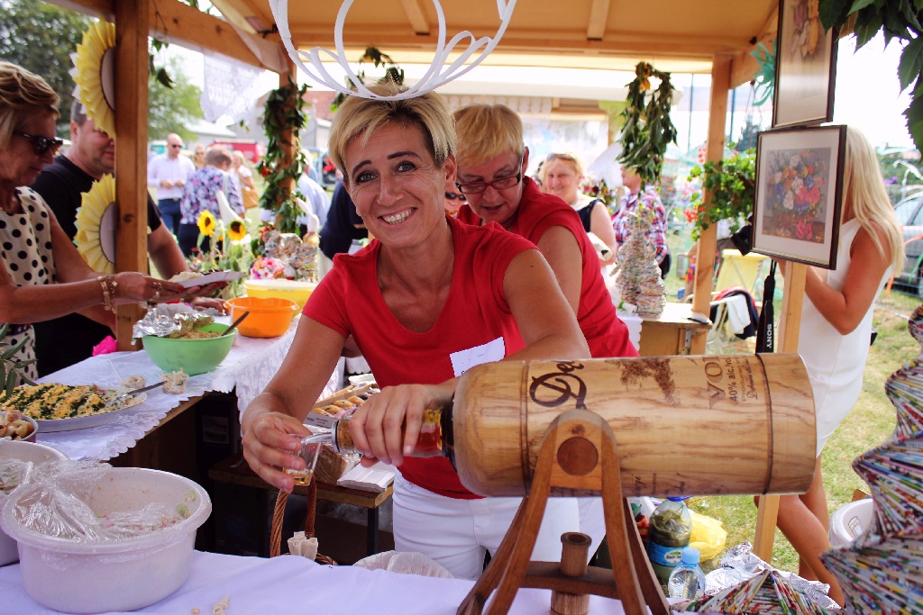 Mieszkańcy gminy Kunice bawią się na dożynkach gminnych