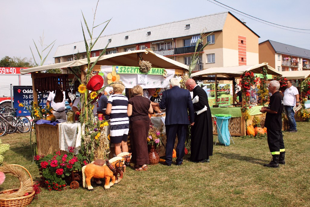 Mieszkańcy gminy Kunice bawią się na dożynkach gminnych