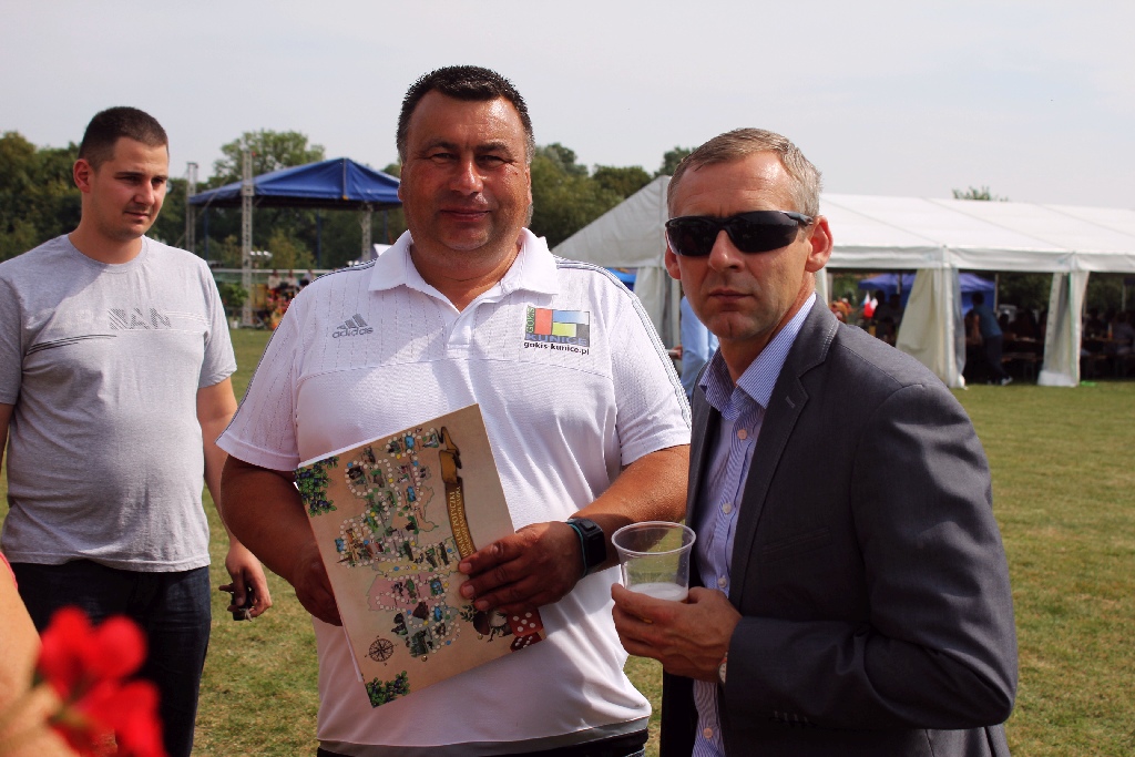 Mieszkańcy gminy Kunice bawią się na dożynkach gminnych