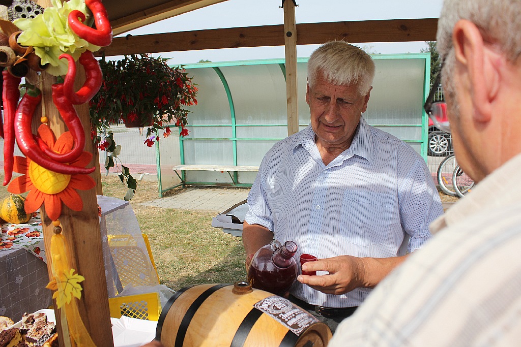 Mieszkańcy gminy Kunice bawią się na dożynkach gminnych