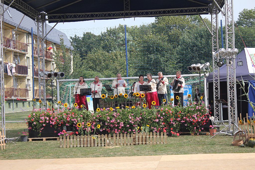 Mieszkańcy gminy Kunice bawią się na dożynkach gminnych