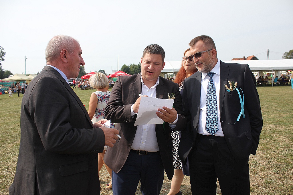 Mieszkańcy gminy Kunice bawią się na dożynkach gminnych