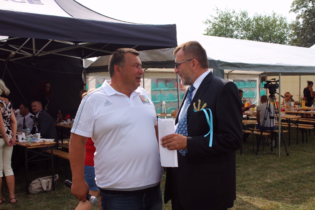 Mieszkańcy gminy Kunice bawią się na dożynkach gminnych