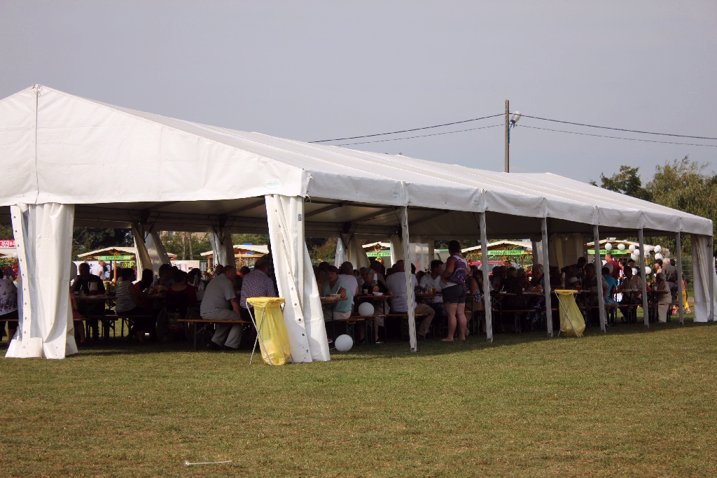 Mieszkańcy gminy Kunice bawią się na dożynkach gminnych