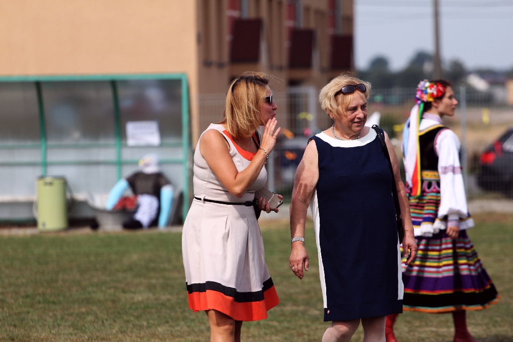 Mieszkańcy gminy Kunice bawią się na dożynkach gminnych