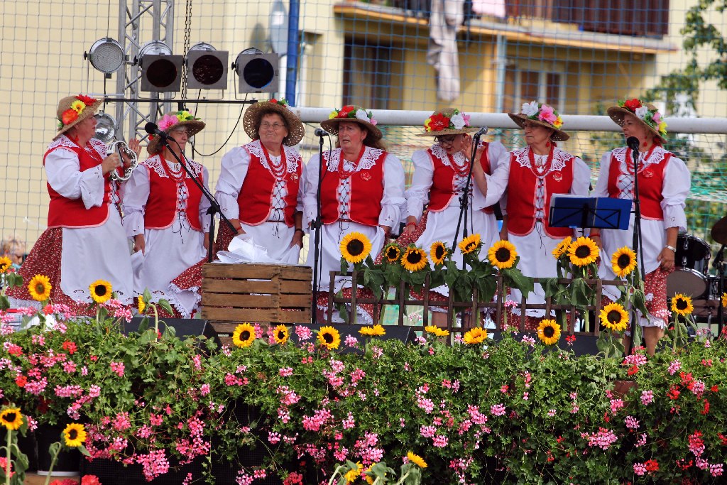 Mieszkańcy gminy Kunice bawią się na dożynkach gminnych