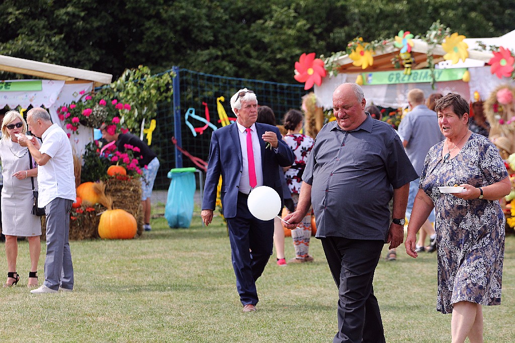Mieszkańcy gminy Kunice bawią się na dożynkach gminnych