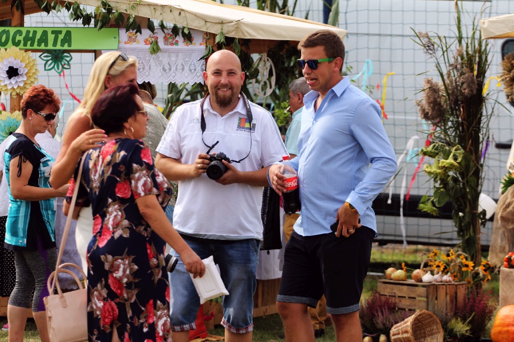 Mieszkańcy gminy Kunice bawią się na dożynkach gminnych