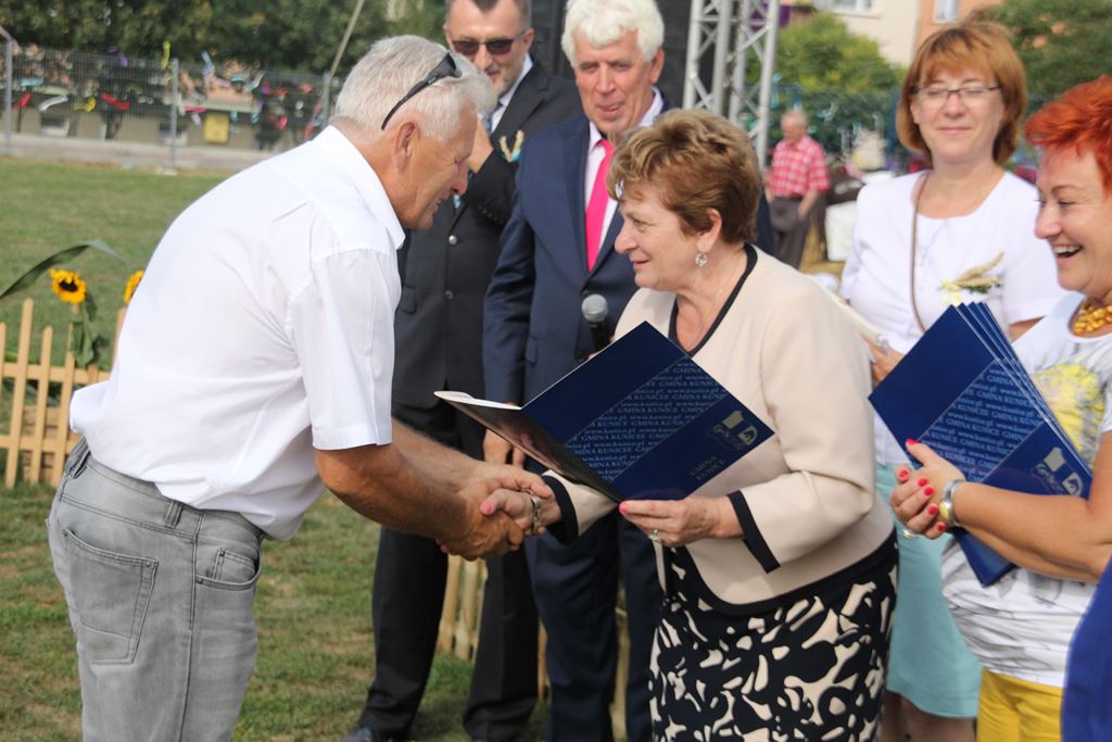 W Rosochatej mieszkańcy gminy Kunice bawili się do wieczora