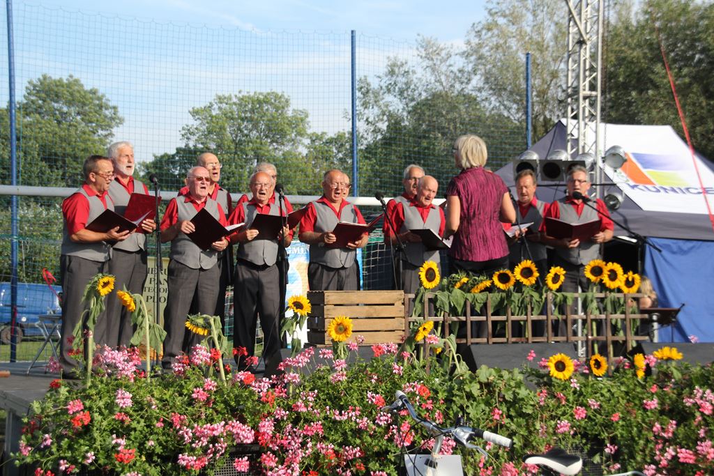 W Rosochatej mieszkańcy gminy Kunice bawili się do wieczora