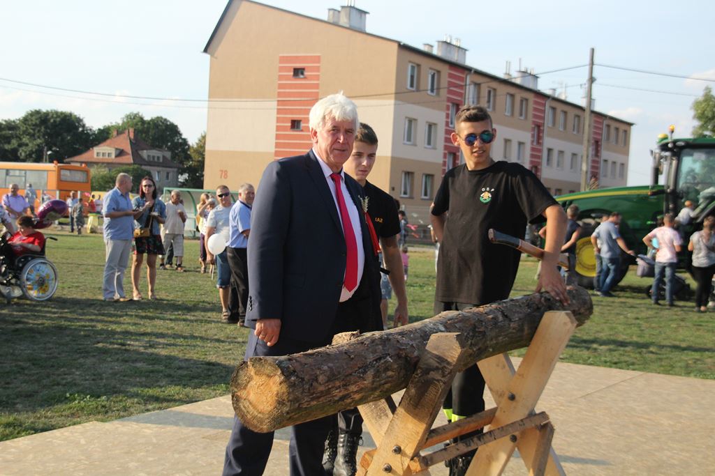 W Rosochatej mieszkańcy gminy Kunice bawili się do wieczora