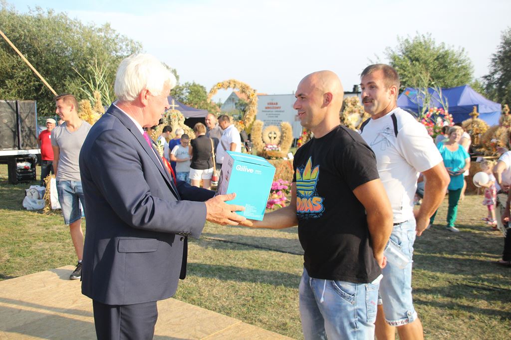 W Rosochatej mieszkańcy gminy Kunice bawili się do wieczora