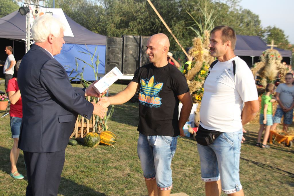 W Rosochatej mieszkańcy gminy Kunice bawili się do wieczora