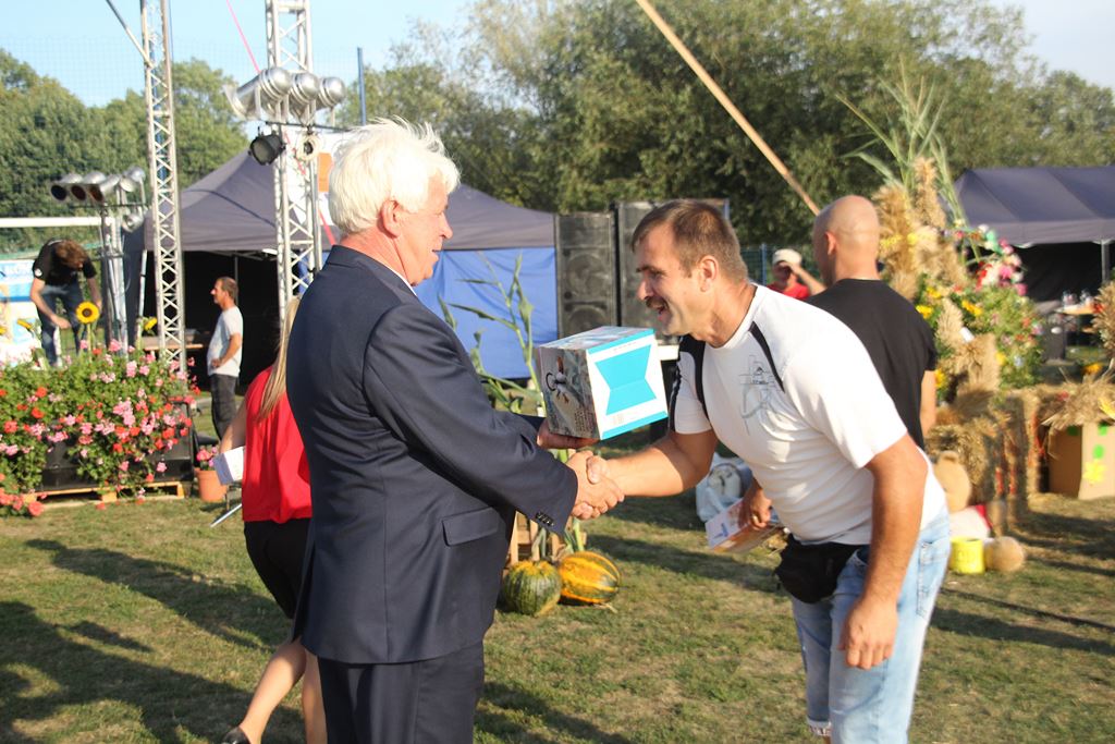 W Rosochatej mieszkańcy gminy Kunice bawili się do wieczora