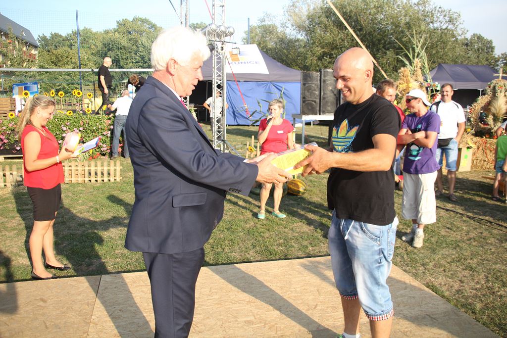 W Rosochatej mieszkańcy gminy Kunice bawili się do wieczora