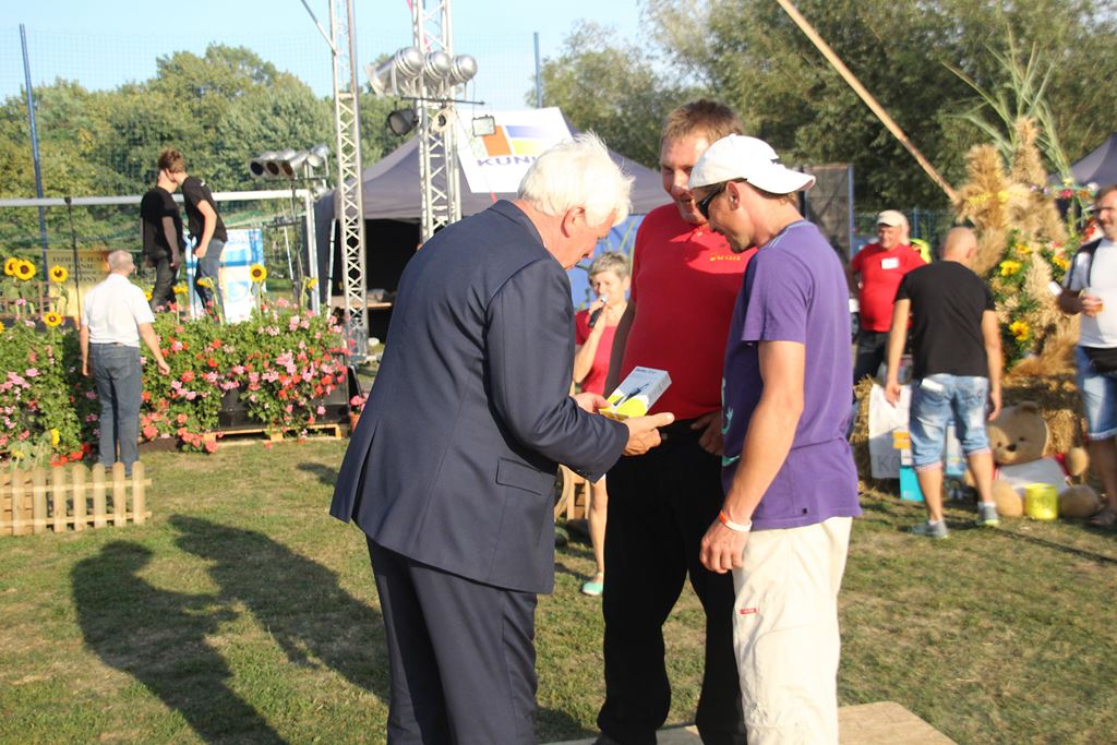 W Rosochatej mieszkańcy gminy Kunice bawili się do wieczora