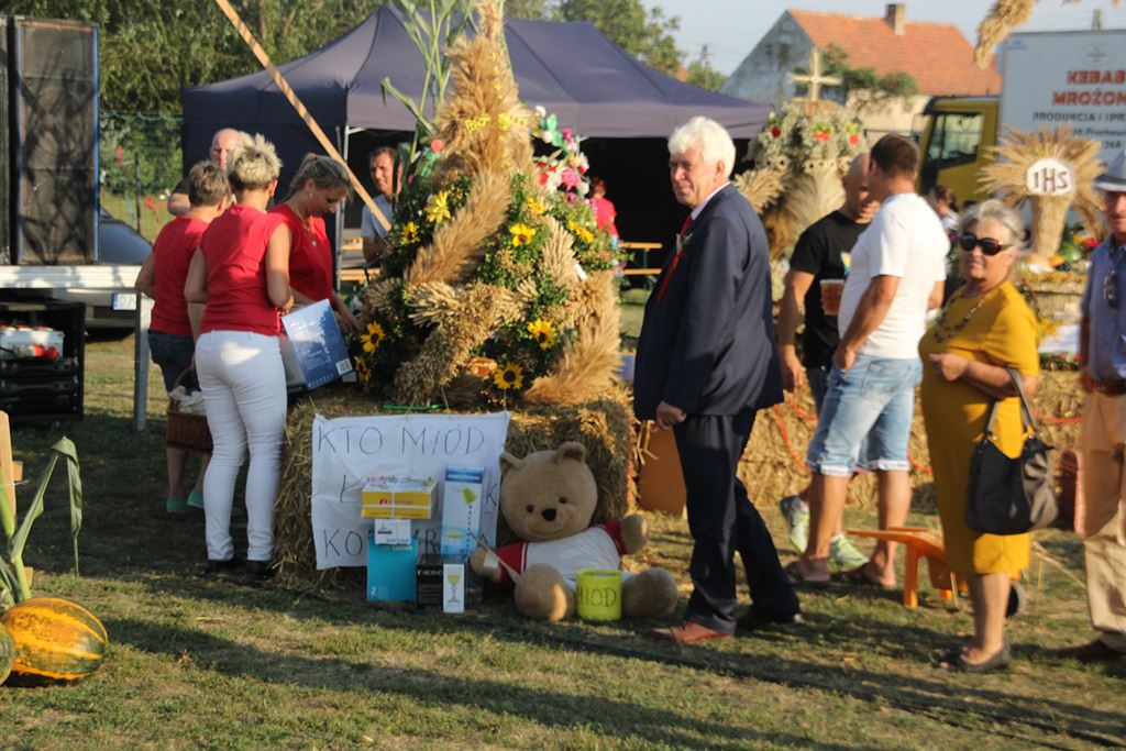 W Rosochatej mieszkańcy gminy Kunice bawili się do wieczora