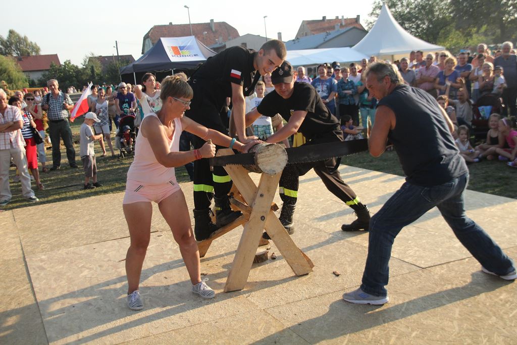 W Rosochatej mieszkańcy gminy Kunice bawili się do wieczora