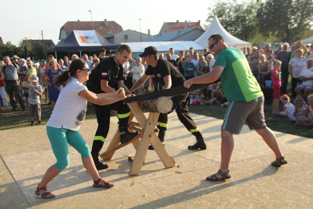 W Rosochatej mieszkańcy gminy Kunice bawili się do wieczora