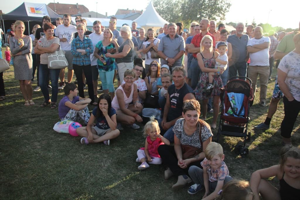 W Rosochatej mieszkańcy gminy Kunice bawili się do wieczora