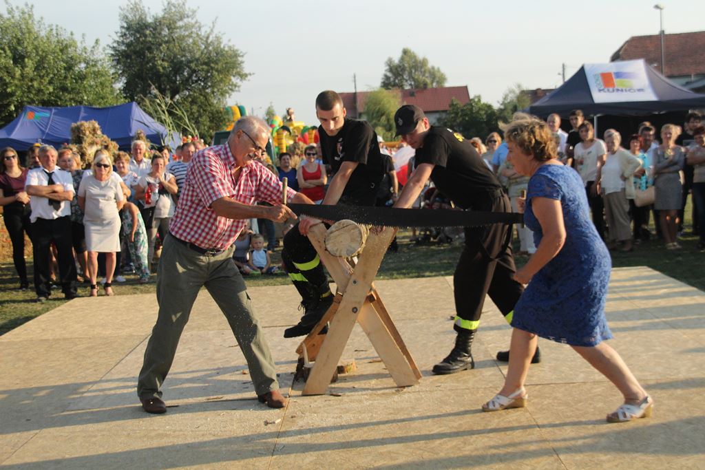 W Rosochatej mieszkańcy gminy Kunice bawili się do wieczora