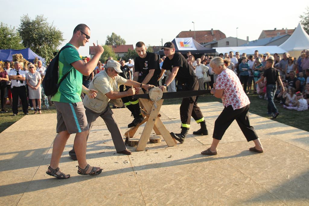 W Rosochatej mieszkańcy gminy Kunice bawili się do wieczora