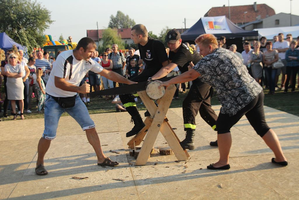 W Rosochatej mieszkańcy gminy Kunice bawili się do wieczora