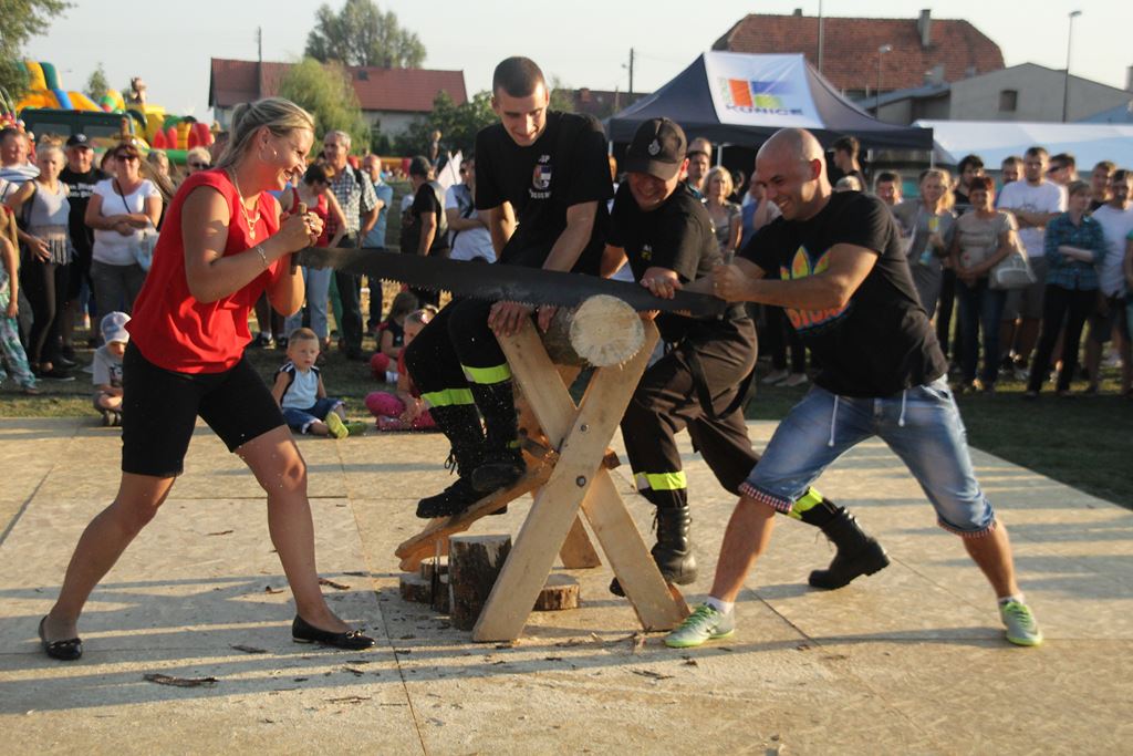 W Rosochatej mieszkańcy gminy Kunice bawili się do wieczora