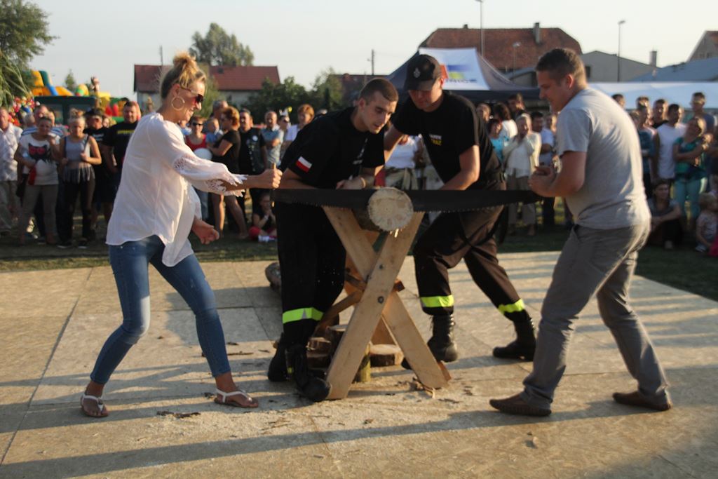 W Rosochatej mieszkańcy gminy Kunice bawili się do wieczora