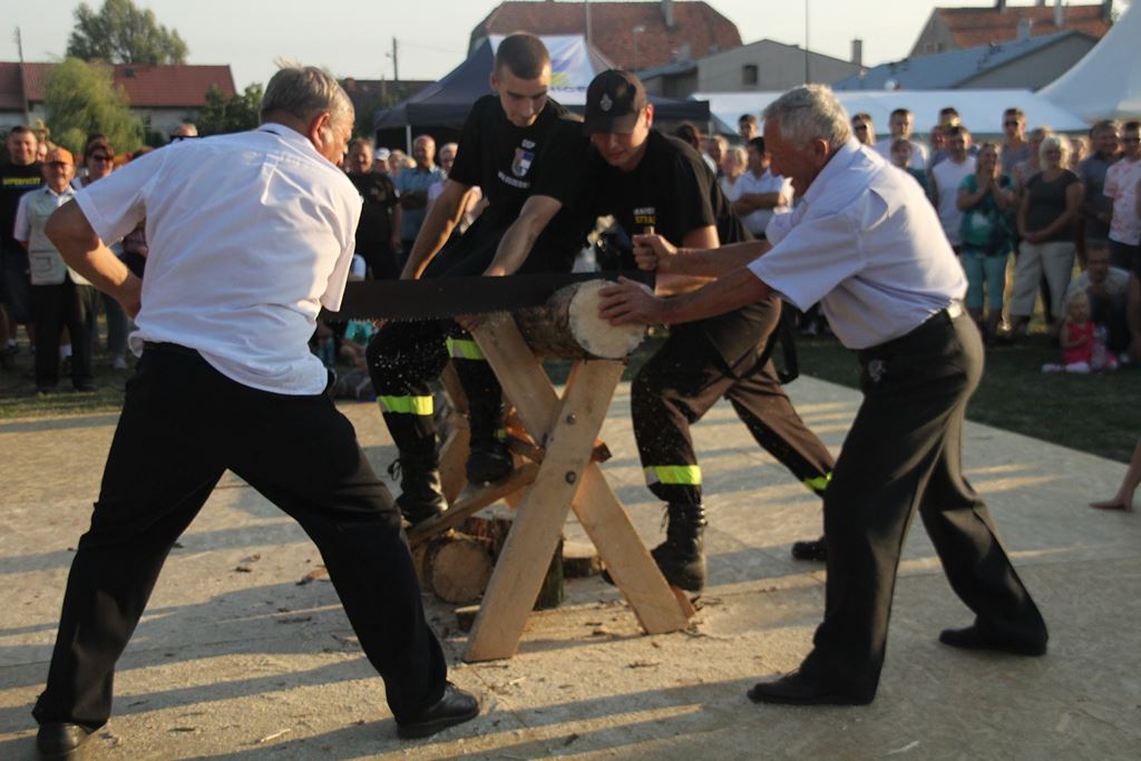 W Rosochatej mieszkańcy gminy Kunice bawili się do wieczora
