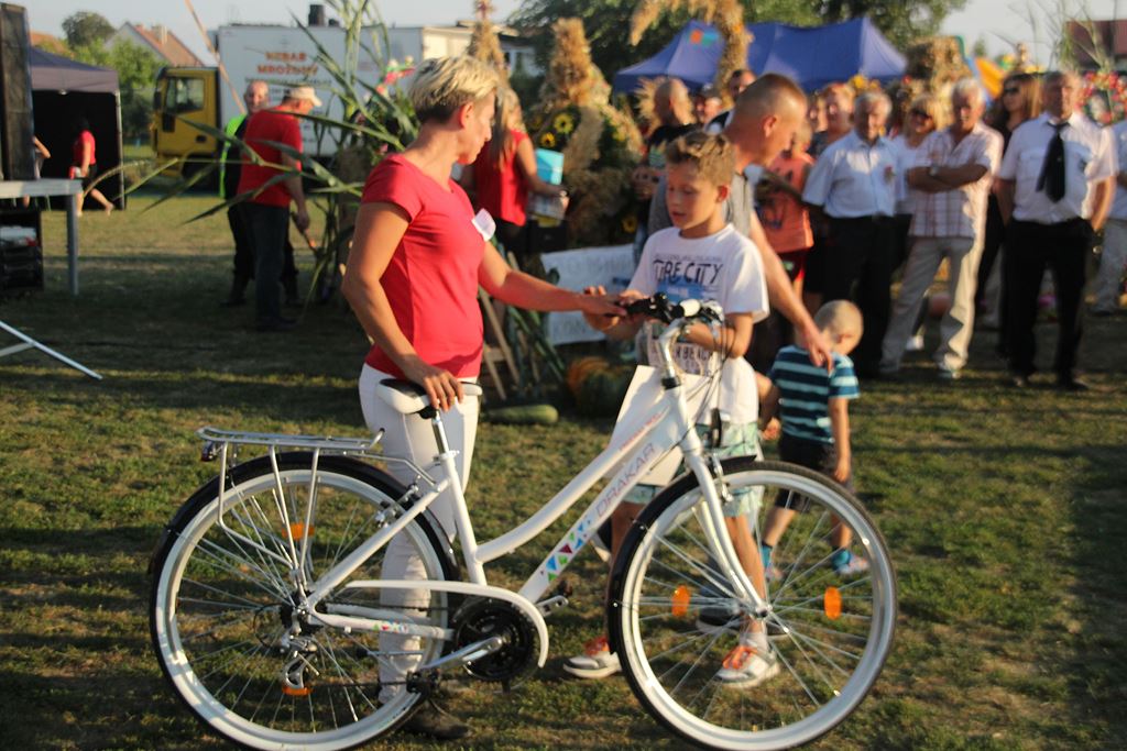 W Rosochatej mieszkańcy gminy Kunice bawili się do wieczora