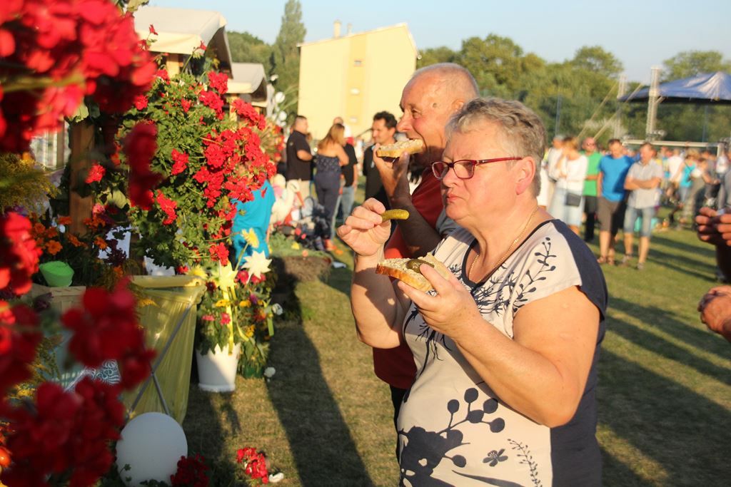 W Rosochatej mieszkańcy gminy Kunice bawili się do wieczora