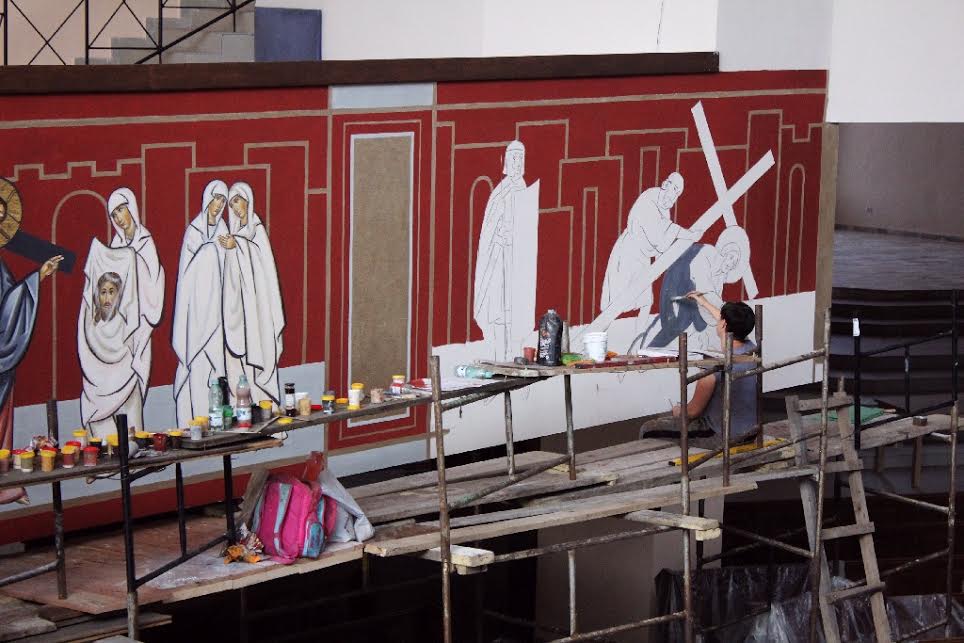 Siedem stacji Drogi Krzyżowej w kościele MBKP już namalowane