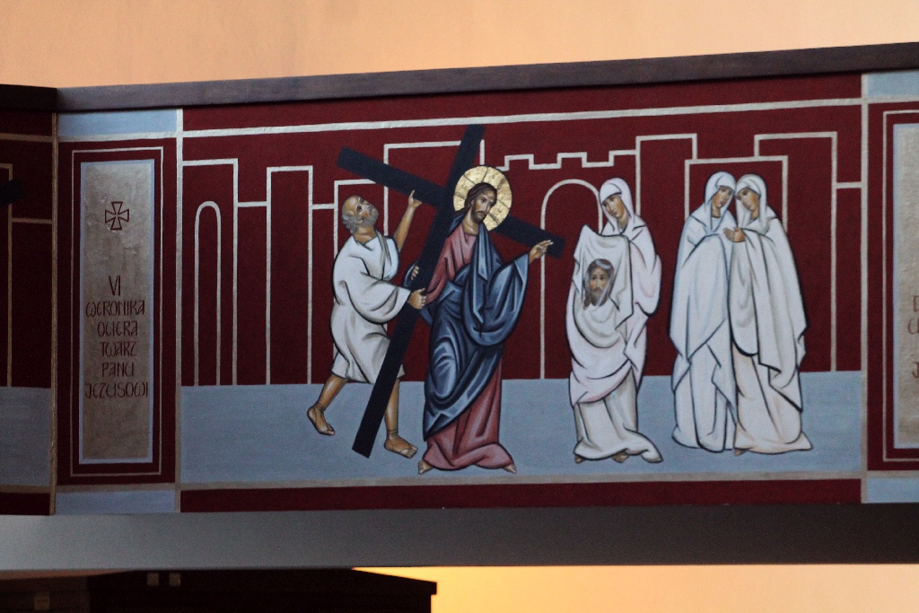 Siedem stacji Drogi Krzyżowej w kościele MBKP już namalowane