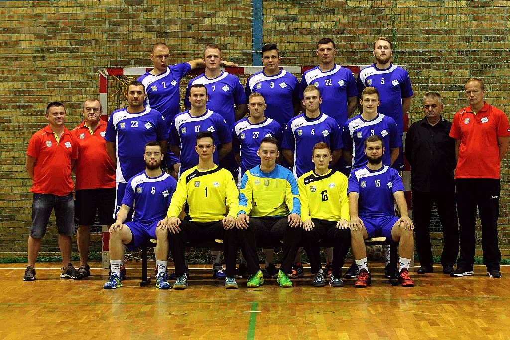 Piłkarze ręczni Siódemki Miedź Legnica po fotograficznej sesji