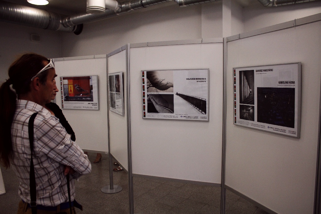Wystawa fotograficzna Miasto na dworcu kolejowym w Legnicy
