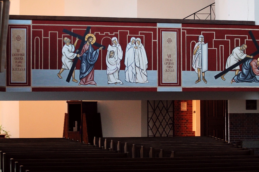 Siedem stacji Drogi Krzyżowej w kościele MBKP już namalowane