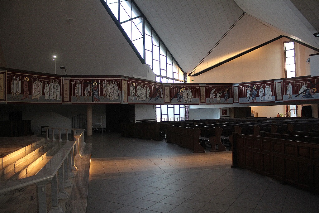 Siedem stacji Drogi Krzyżowej w kościele MBKP już namalowane