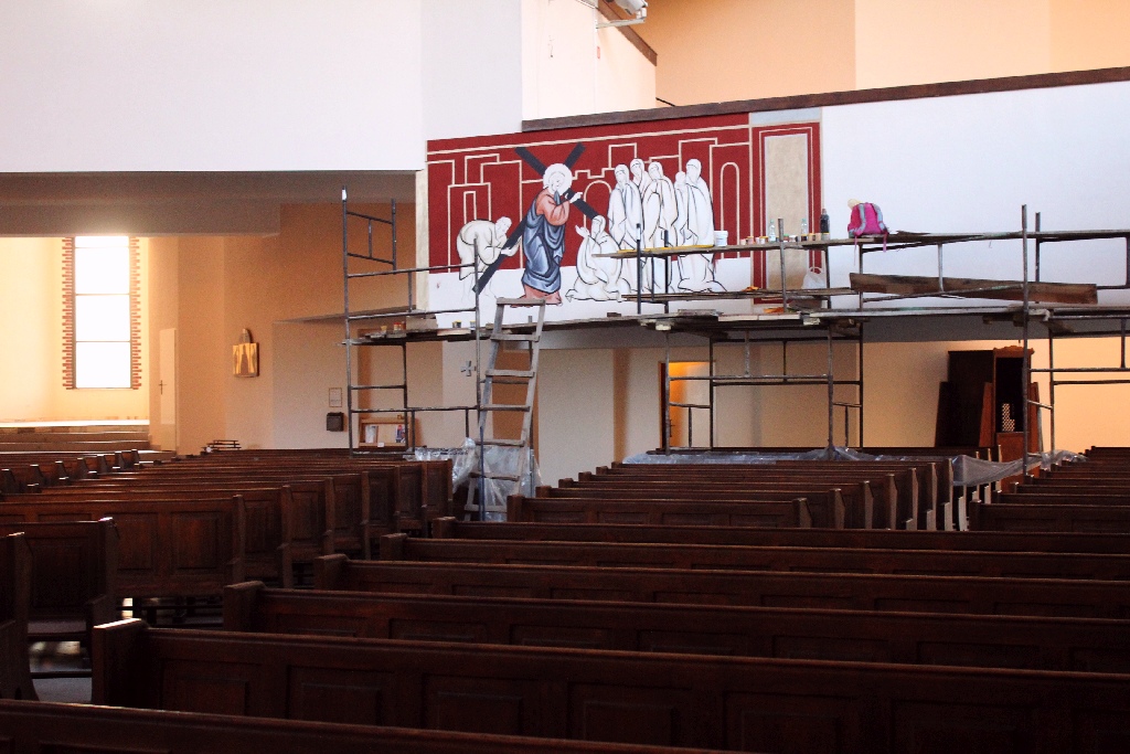 Siedem stacji Drogi Krzyżowej w kościele MBKP już namalowane