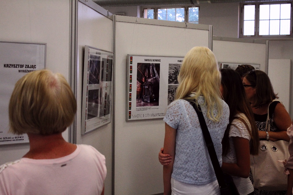 Wystawa fotograficzna Miasto na dworcu kolejowym w Legnicy