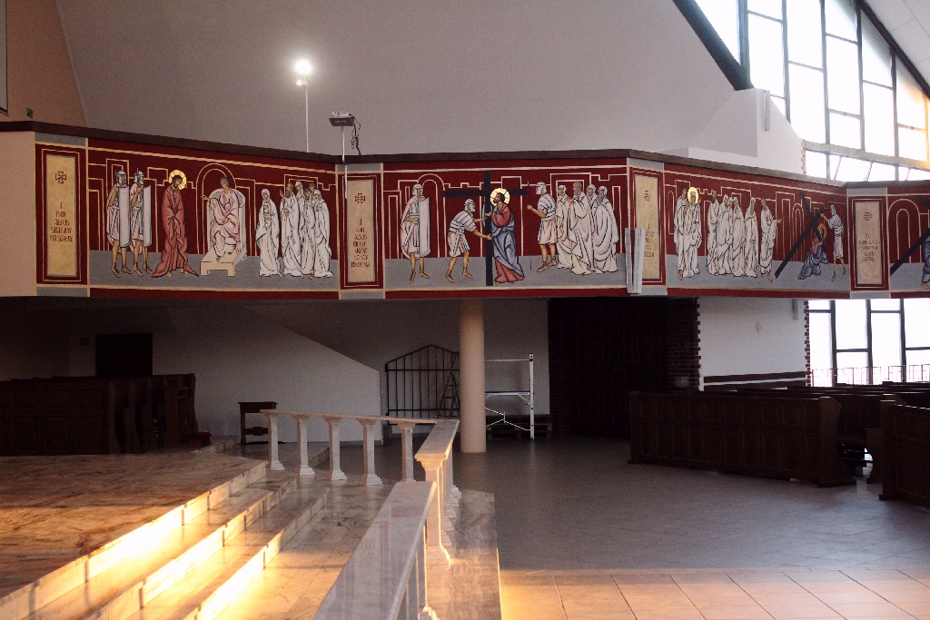 Siedem stacji Drogi Krzyżowej w kościele MBKP już namalowane