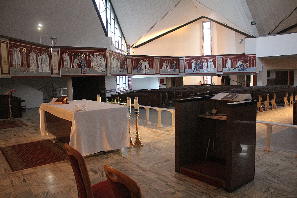 Siedem stacji Drogi Krzyżowej w kościele MBKP już namalowane