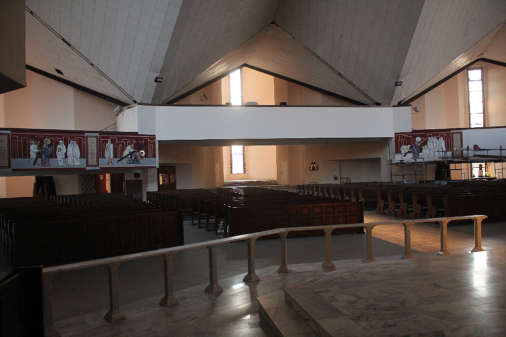 Siedem stacji Drogi Krzyżowej w kościele MBKP już namalowane