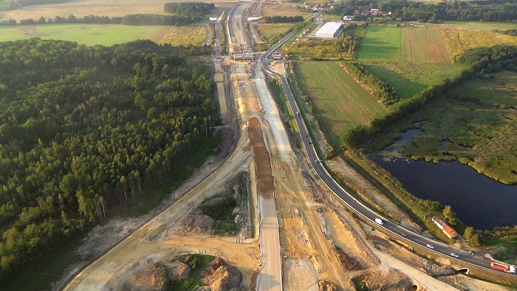 Budują drogę S3 z Legnicy do Lubina. Kolejny raport z lotu ptaka