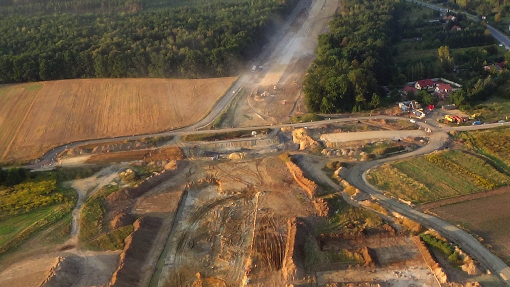 Budują drogę S3 z Legnicy do Lubina. Kolejny raport z lotu ptaka