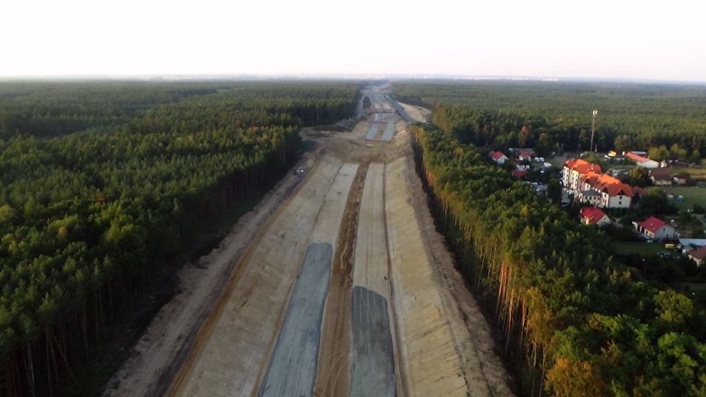 Budują drogę S3 z Legnicy do Lubina. Kolejny raport z lotu ptaka