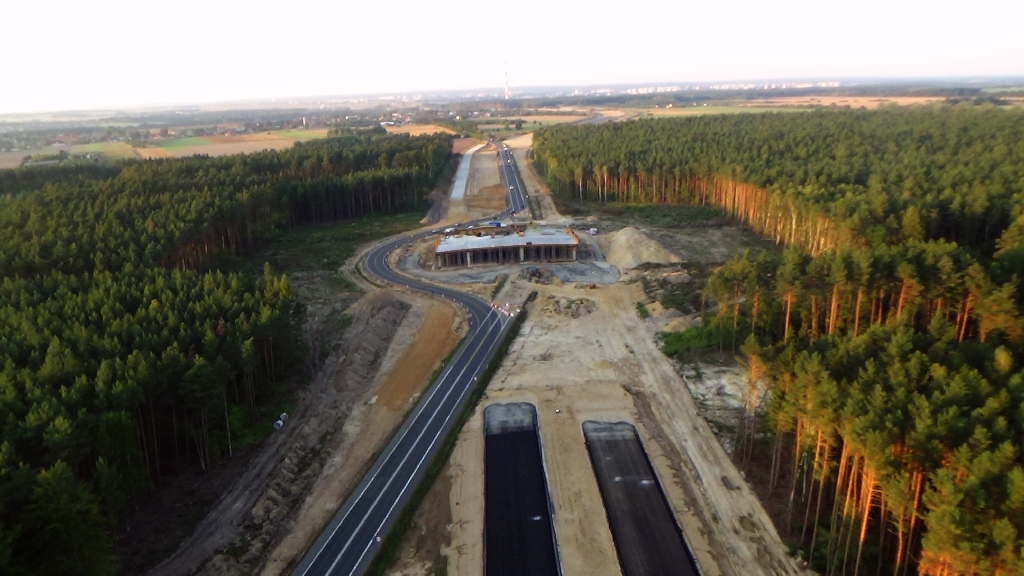 Budują drogę S3 z Legnicy do Lubina. Kolejny raport z lotu ptaka